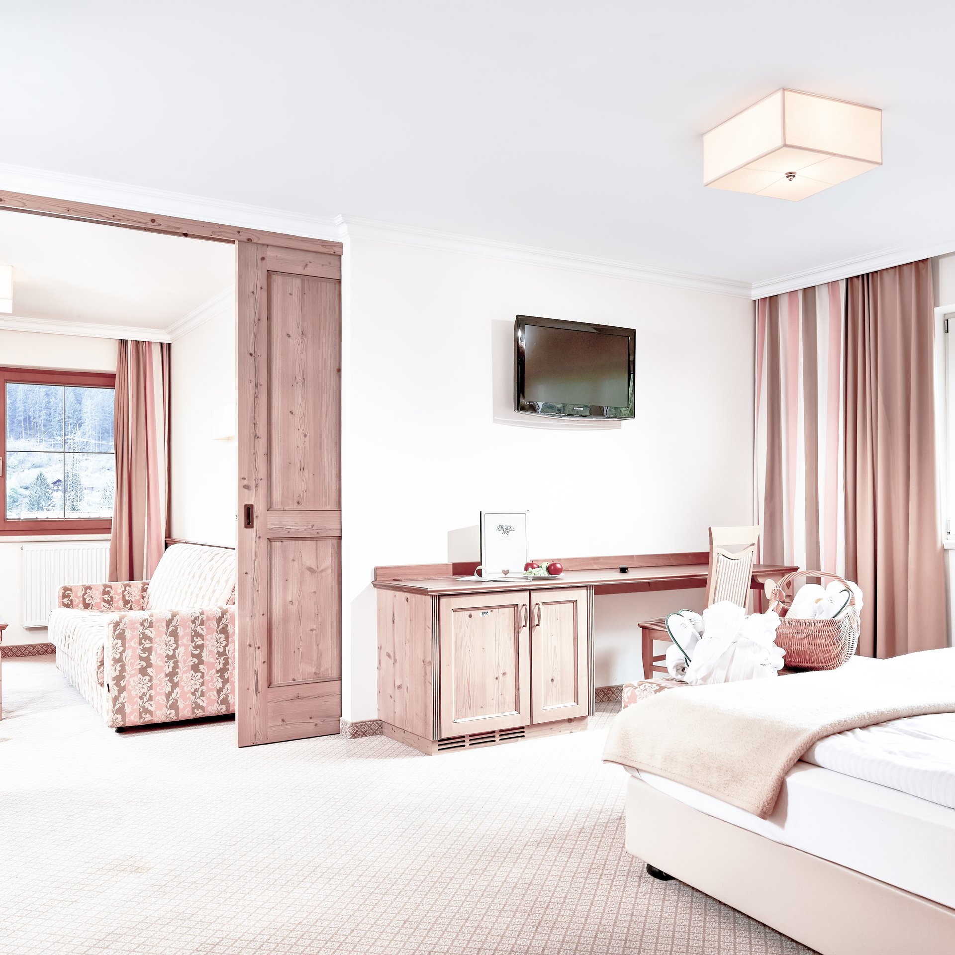 Classy Alpine Style Bright suite with wooden furniture, cozy sitting area and panoramic view of the mountains.